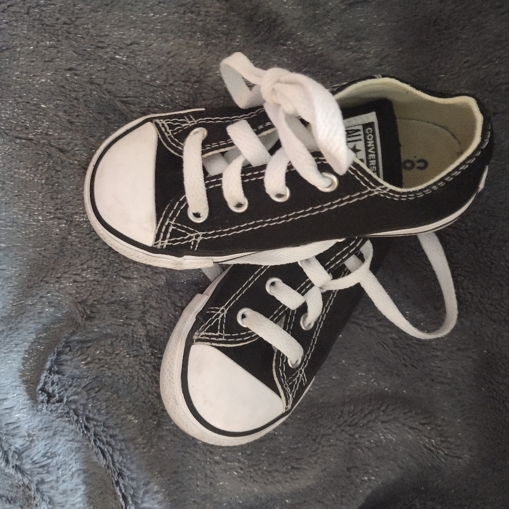 Black and white all star converse size 8 toddler